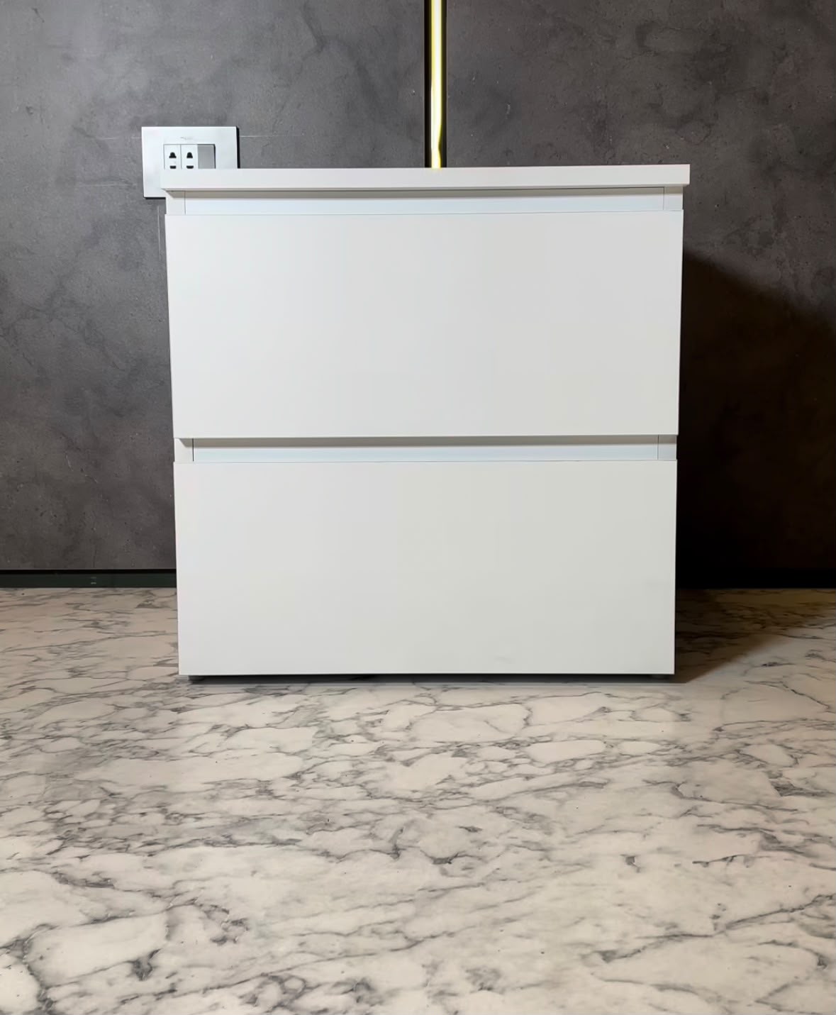 night stand  شطب